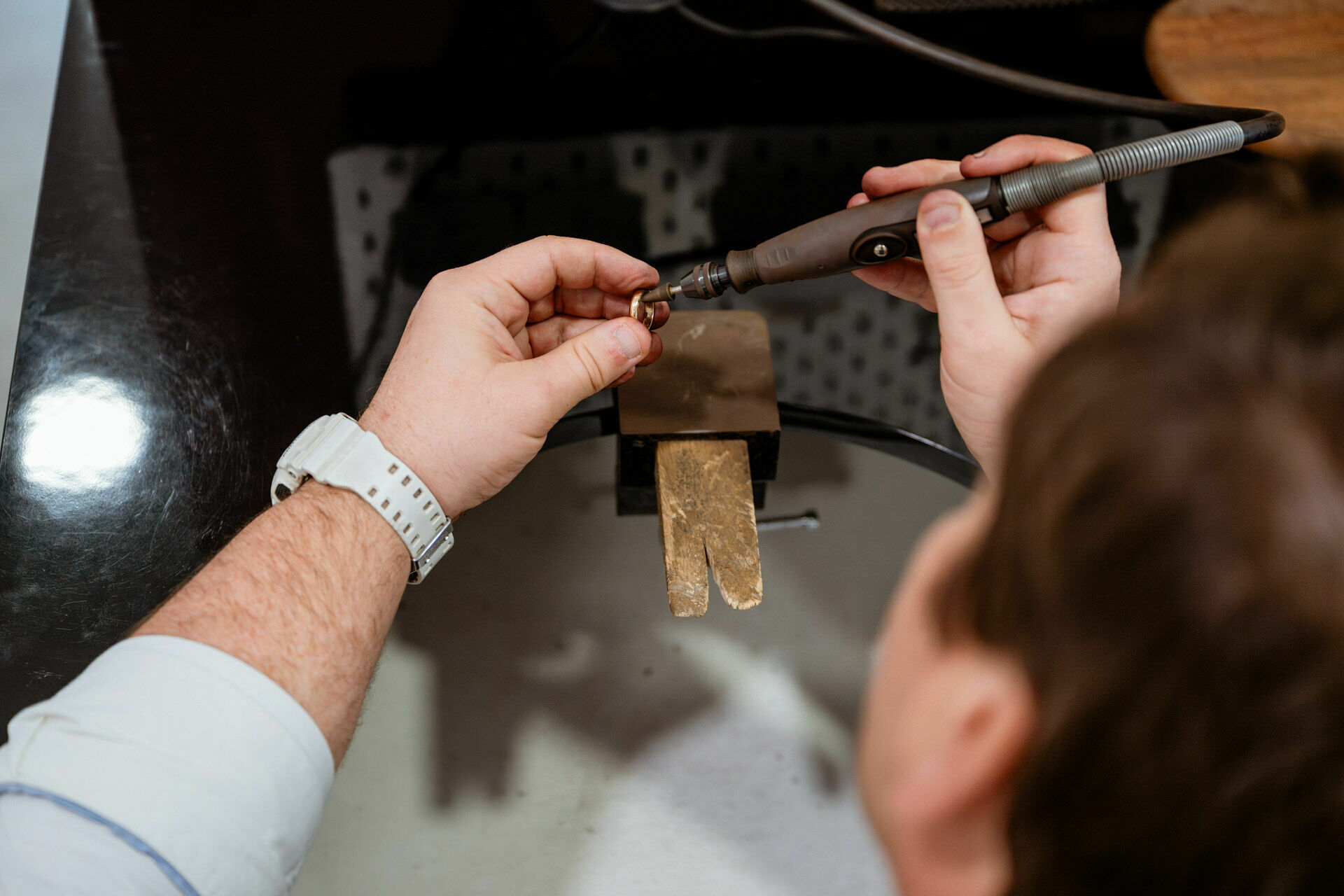 Foto Fazer as próprias alianças de casamento: uma experiência única que poucos noivos consideram - Imagem 19