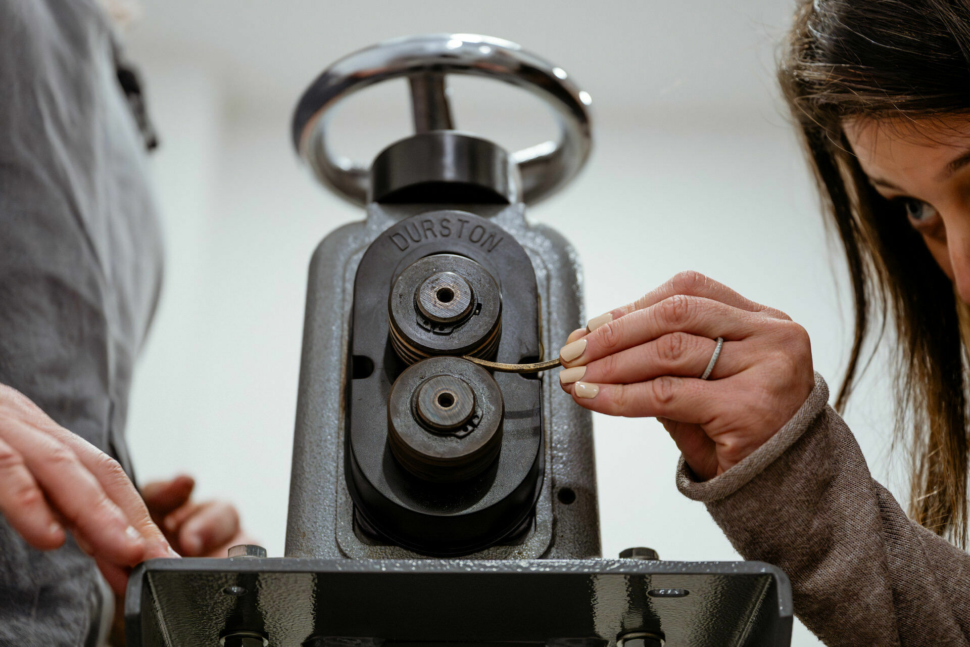 Foto Fazer as próprias alianças de casamento: uma experiência única que poucos noivos consideram - Imagem 44