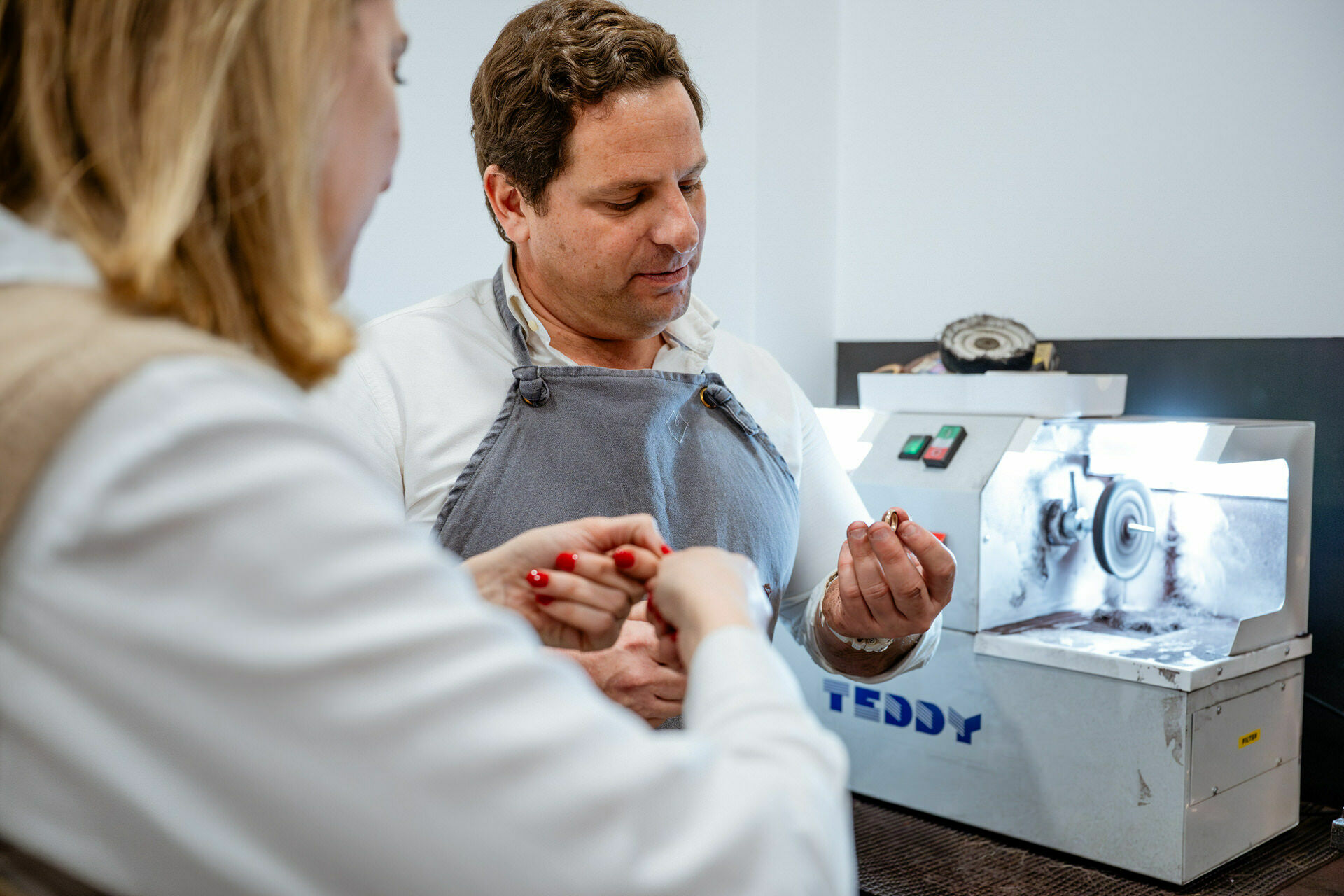 Foto Fazer as próprias alianças de casamento: uma experiência única que poucos noivos consideram - Imagem 17